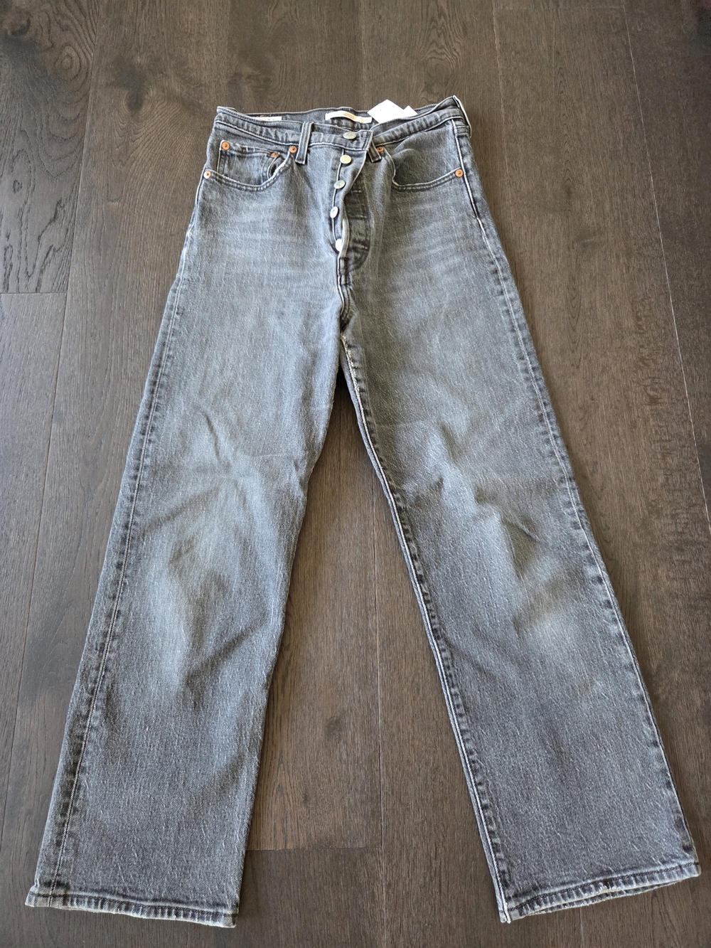Levi's Women's Straight-Leg Jeans in Faded Gray